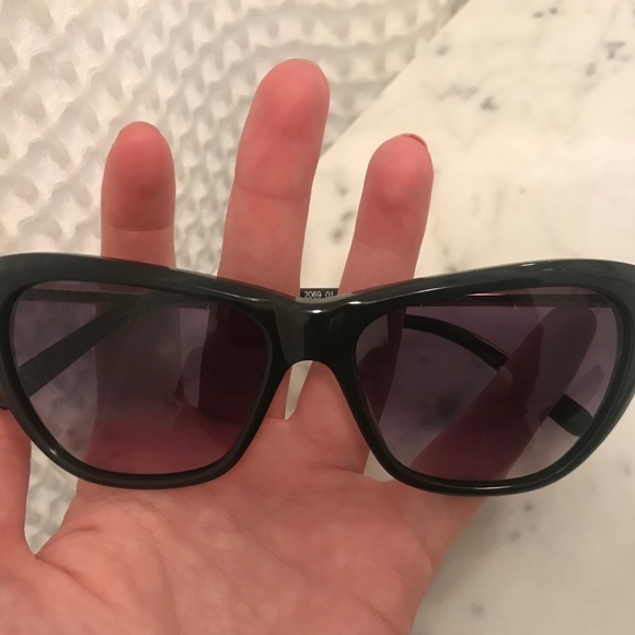 SOLD Balmain Black Cateye Sunglasses with Gold - Picture 5 of 5